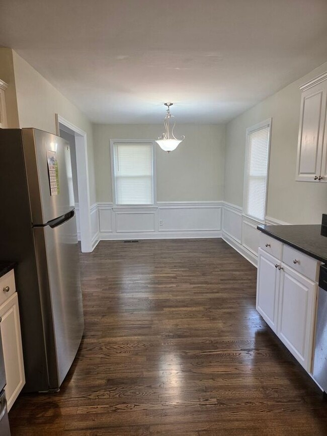 Building Photo - 5215 Redwood Dr