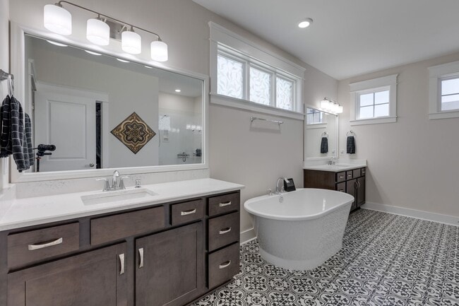 Building Photo - 5043 High Pk Hl Dr