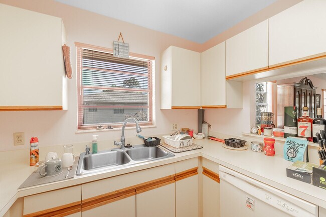 Building Photo - 33 Lake Vista Trail