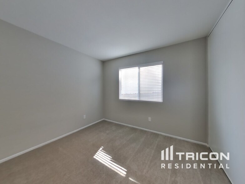 Building Photo - 16946 Sorrento Ln