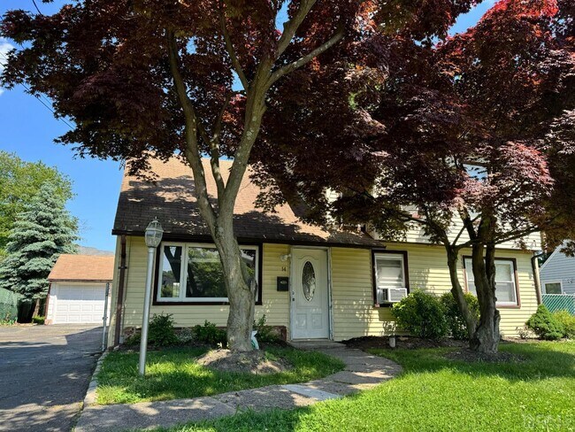 Primary Photo - 14 Stiles Rd