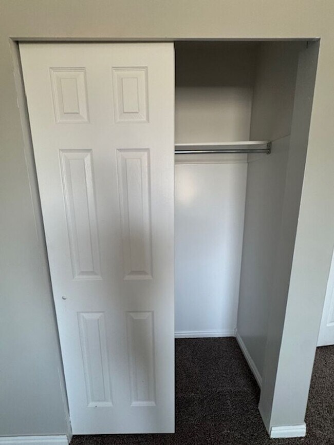 Building Photo - Sunshine & Savings: 2 Weeks Rent Free & $1...