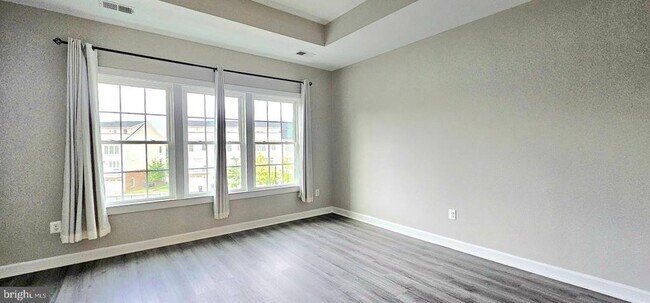 Building Photo - 3155 John Glenn St