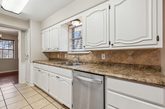 Building Photo - 9611 Meadowhill Dr