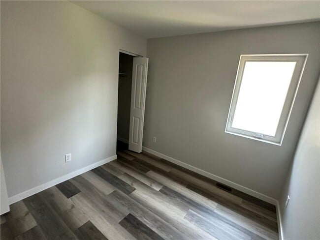 Building Photo - 466 Thomas Ave W