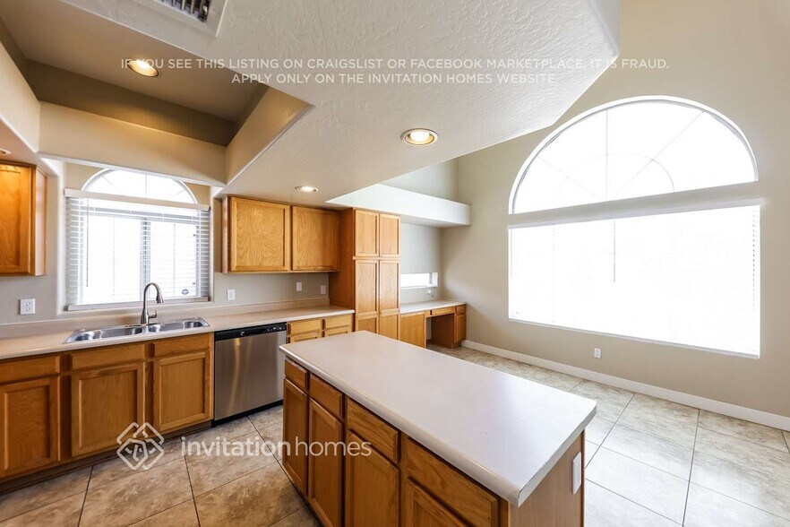 Building Photo - 9573 W Hatcher Rd