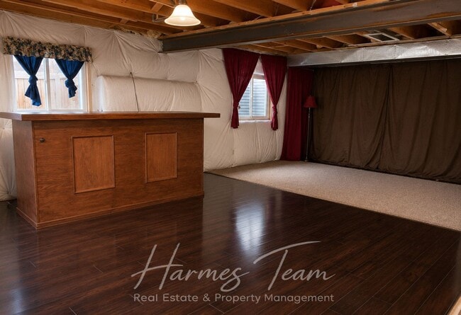 Building Photo - 5960 Grapevine Dr