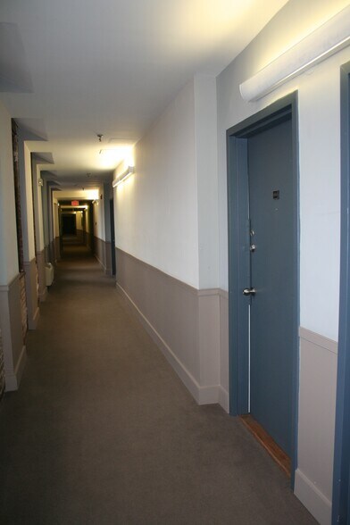Building Photo - 158 Wayne St