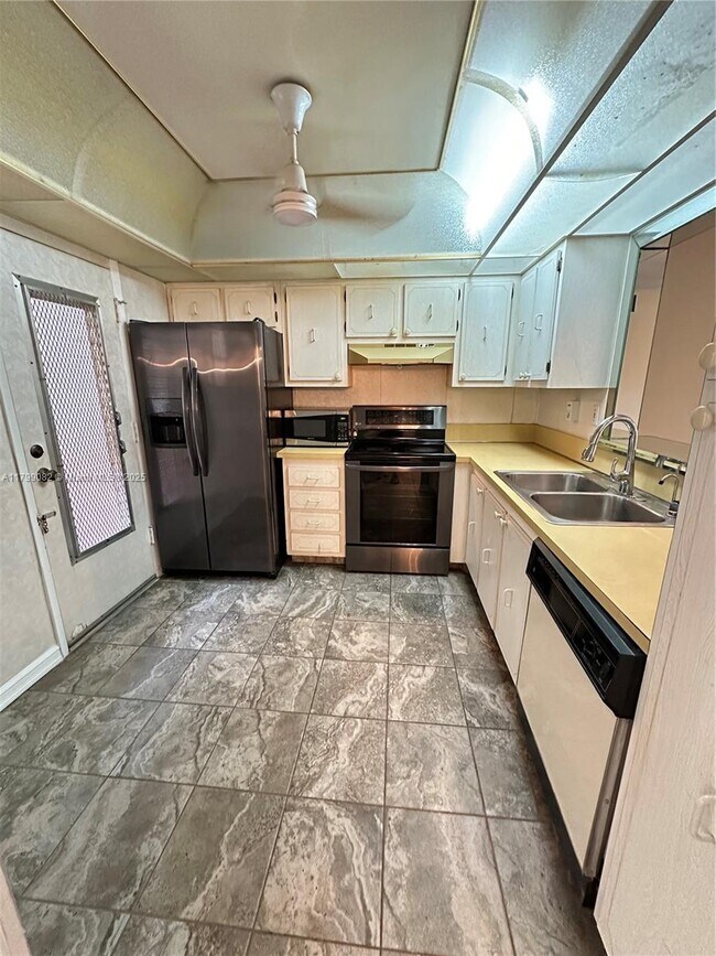 Building Photo - 403 NW 68th Ave
