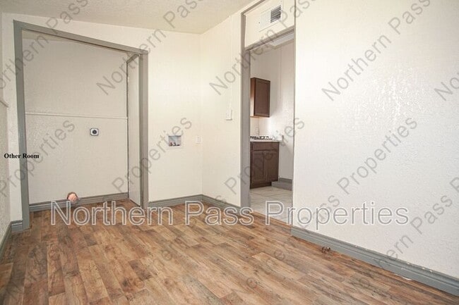 Building Photo - 2111 Portland Ave