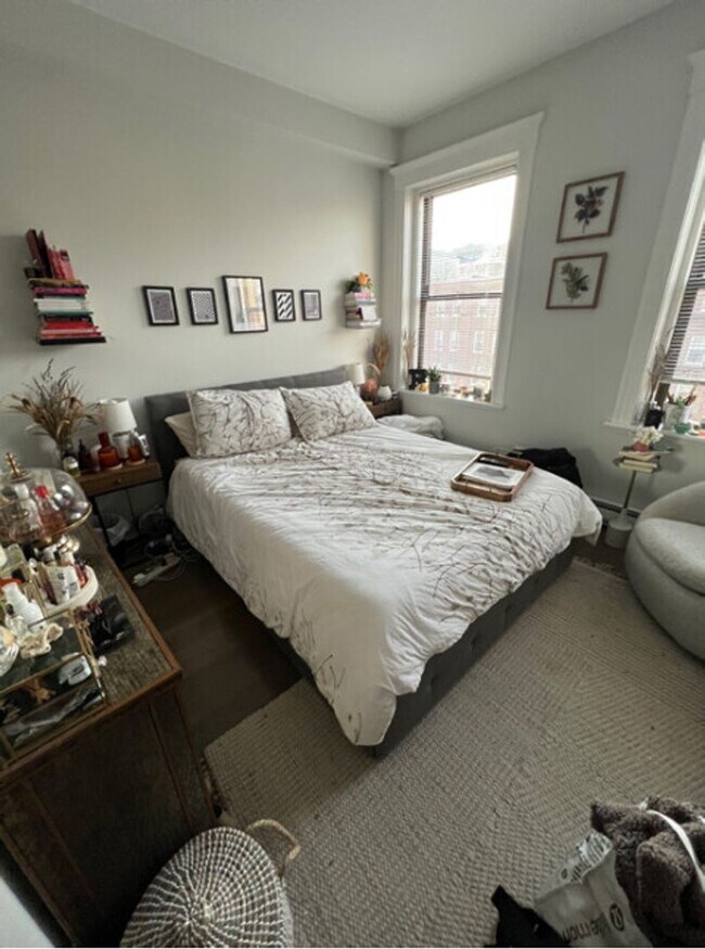 Building Photo - Centrally Located, Modern Fenway 2-Bed w/ Laundry