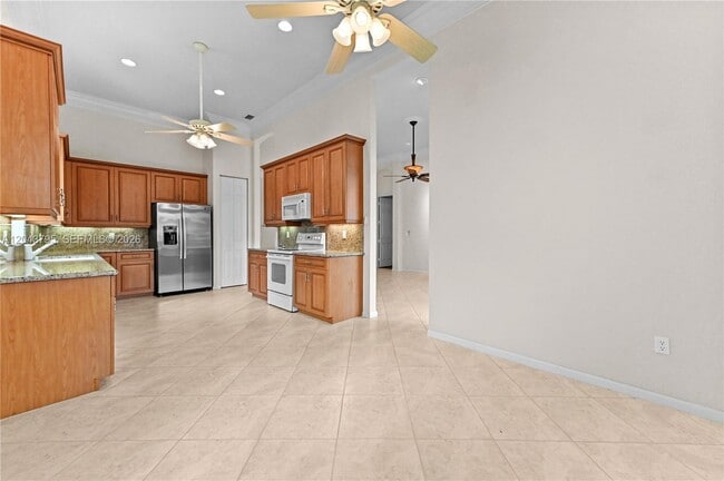 Building Photo - 6823 Fabiano Cir
