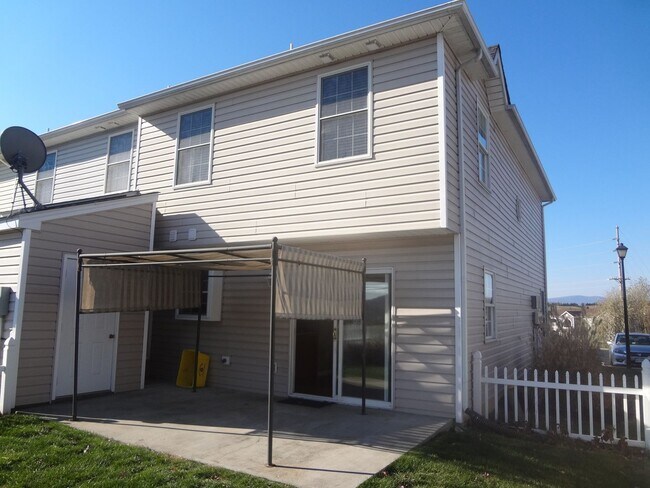 Building Photo - End Unit Townhouse at Liberty Square
