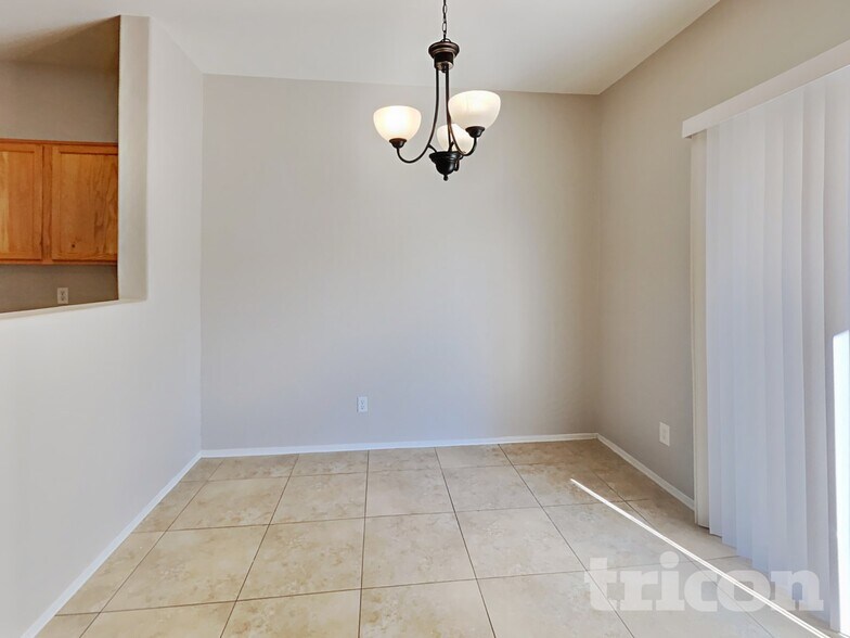 Building Photo - 2097 E Paso Fino Dr