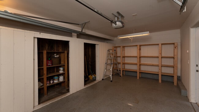 Building Photo - 15323 SE 42nd St