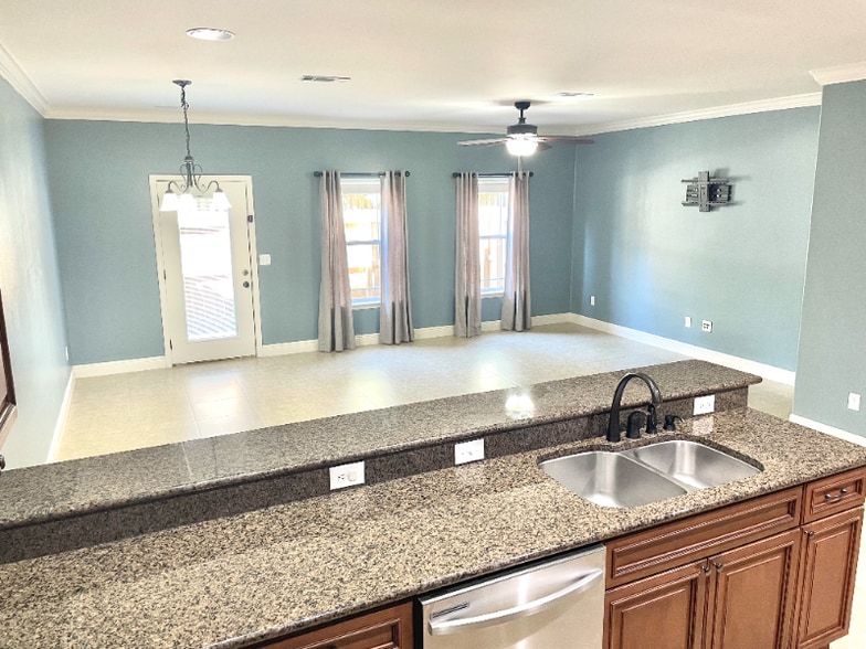 Building Photo - 1827 Sound Haven Ct