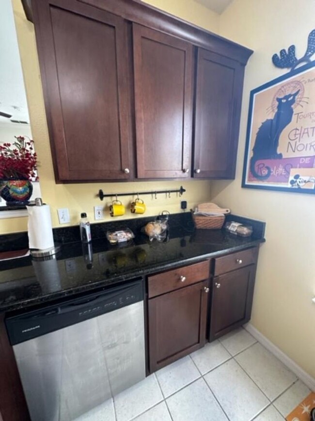 Building Photo - 2 Bedroom Fully Furnished, renovated Condo...