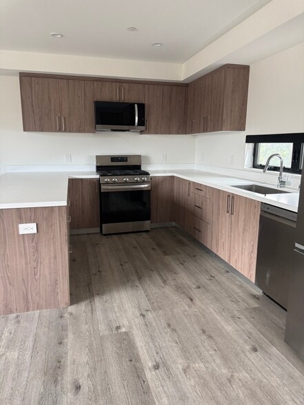 Building Photo - 5923 Laurel Canyon Blvd