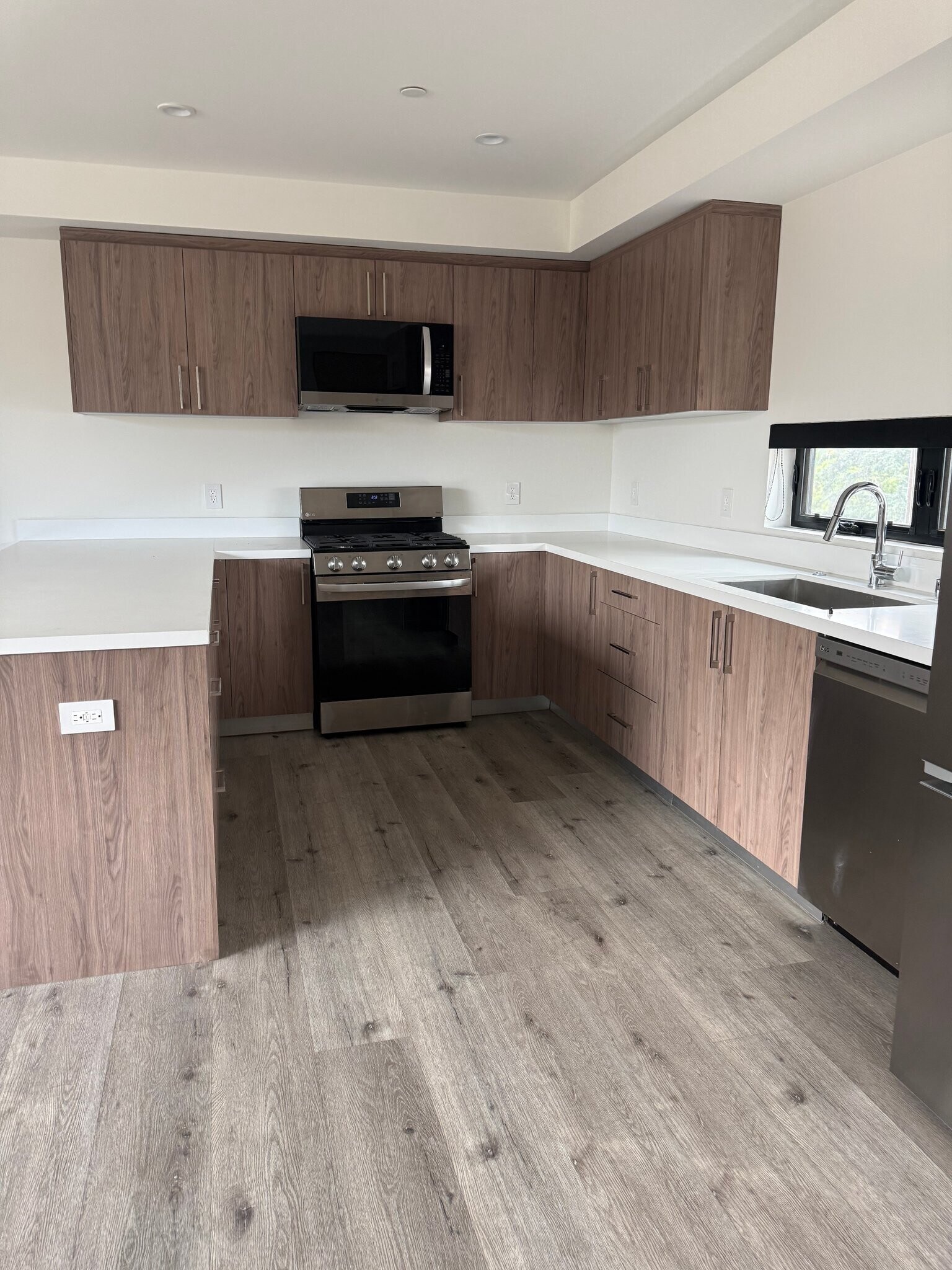 Building Photo - 5923 Laurel Canyon Blvd