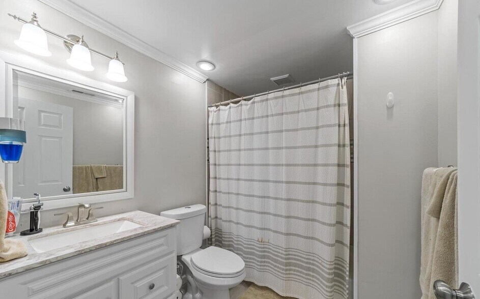 Building Photo - 97 Shawmont Ln