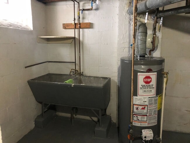 Building Photo - 52 Gould Ave