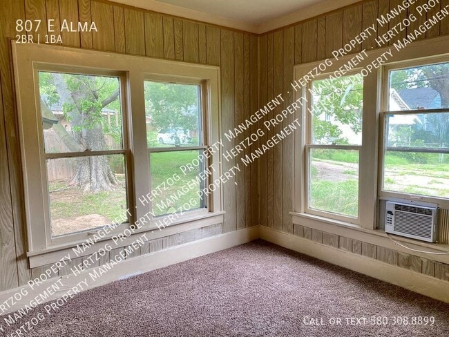 Building Photo - 807 E Alma-
