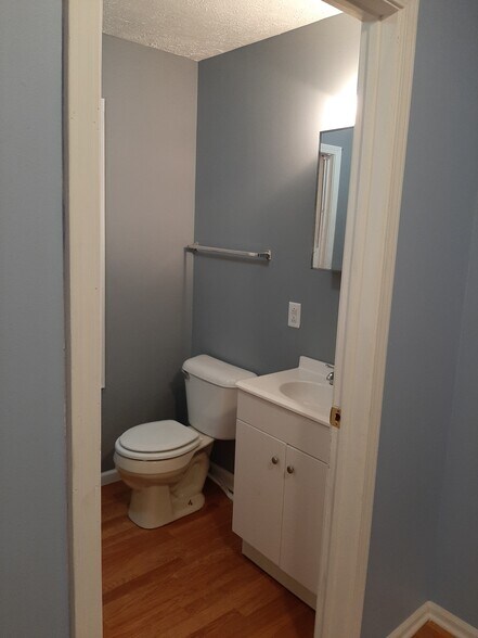 down bath - 3792 Brick Schoolhouse Rd