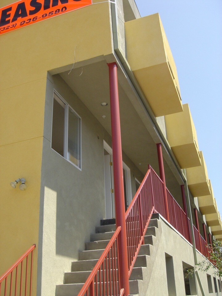 Building Photo - 6136 Eleanor Ave