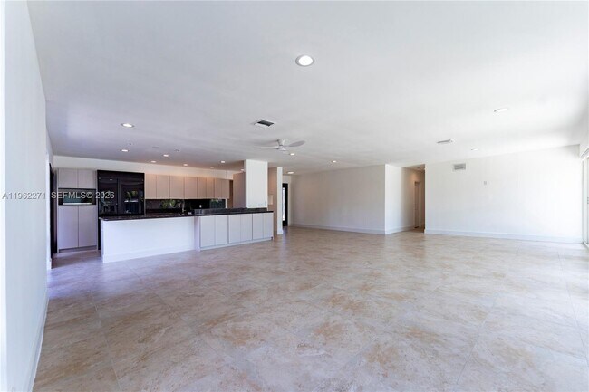 Building Photo - 636 Hibiscus Dr