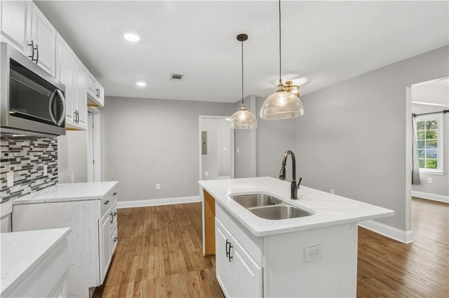 Building Photo - 2866 Belvedere Ln