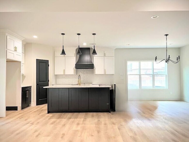 Building Photo - 163 Rias Way