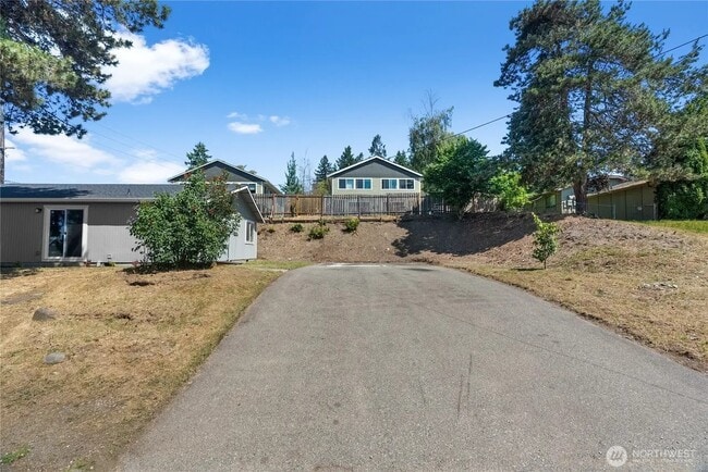 Building Photo - 502 Tullis St NE