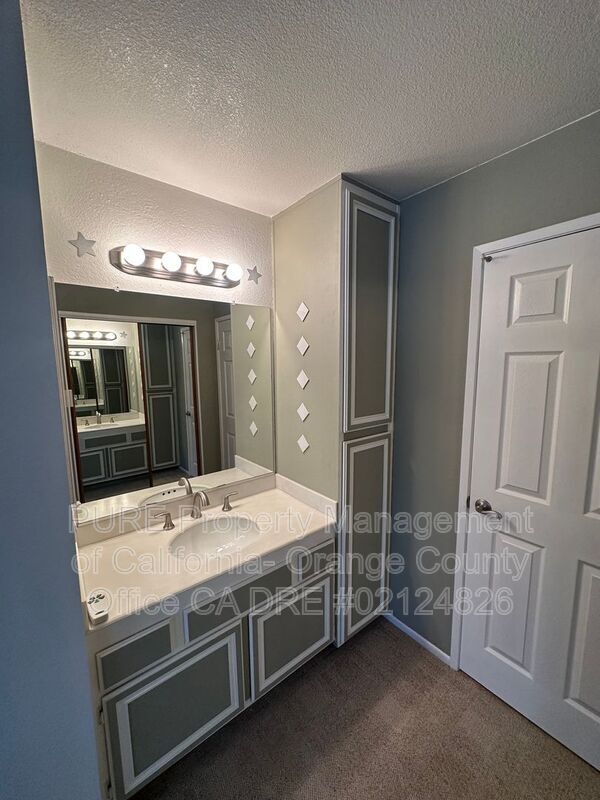 Building Photo - 23 Hollyhock Ln