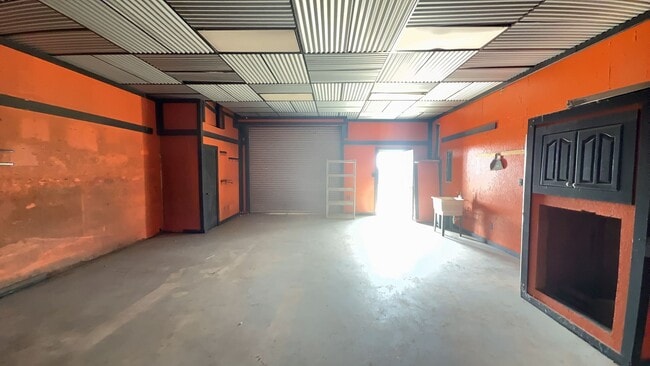 Building Photo - 3 bedroom 2 bathroom Barn dominium on 10 acres! First Month's Free!!