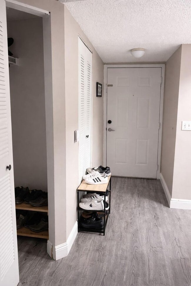 Building Photo - 5065 Wiles Rd