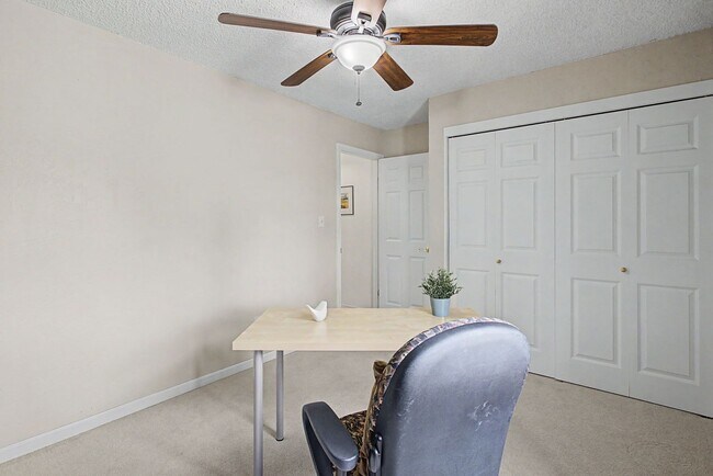 Building Photo - Peaceful Ranch Retreat with 4 Spacious Bedrooms!!