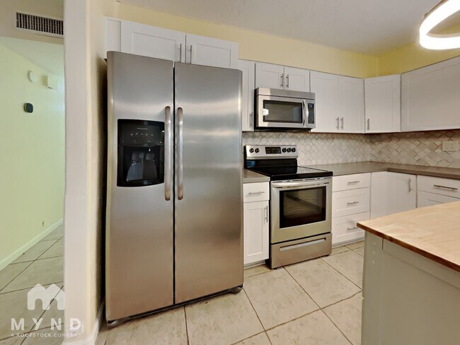 Building Photo - 17323 E Rosita Dr