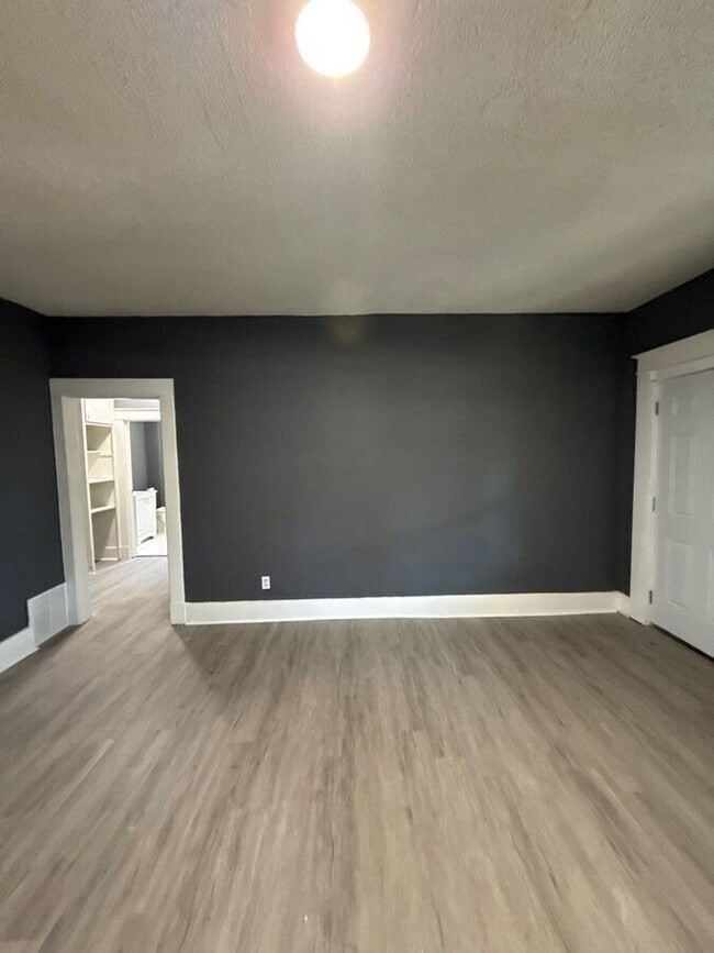 Building Photo - 3164 Yale Ave