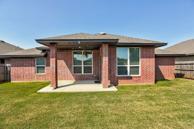 Building Photo - 2321 Norwood Dr