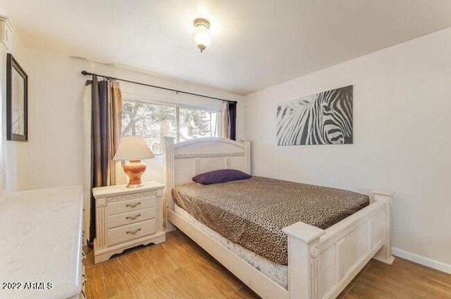 Building Photo - 137 E Fremont Dr