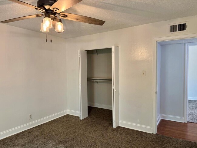 Building Photo - 2300 Nacogdoches Rd