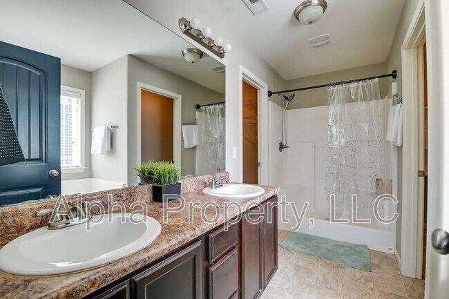 Building Photo - 9 Peggy Ct