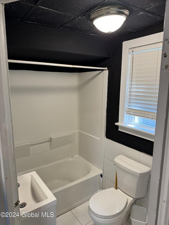 Building Photo - 20 Jay St