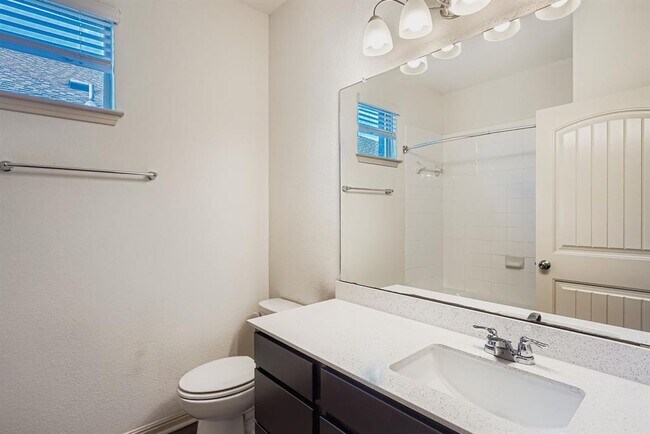 Building Photo - 16605 Aventura Ave