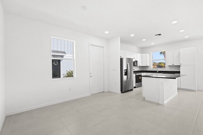 Building Photo - 4416 Longwood Lk Sq