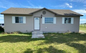 Building Photo - Single Family 2-Bed, 1-Bath country home o...