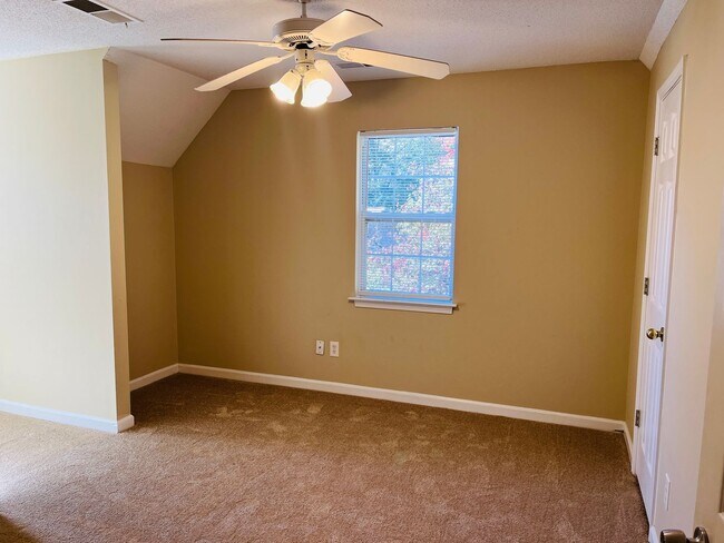 Building Photo - Charming 3 bed, 2 full bath home in Villa Rica!