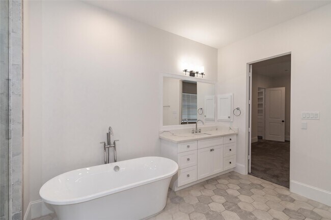 Building Photo - 3821 N Braeswood Blvd