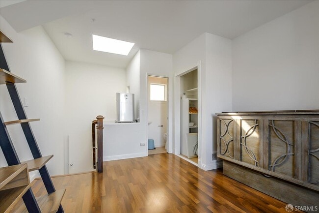Building Photo - 144 Langton St