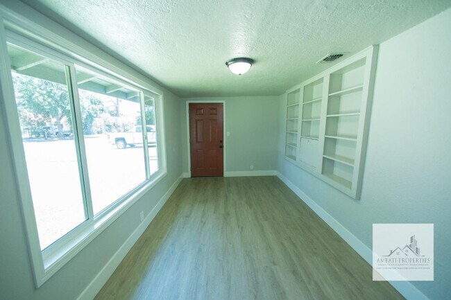 Building Photo - Charming Home near Old Figarden Area!
